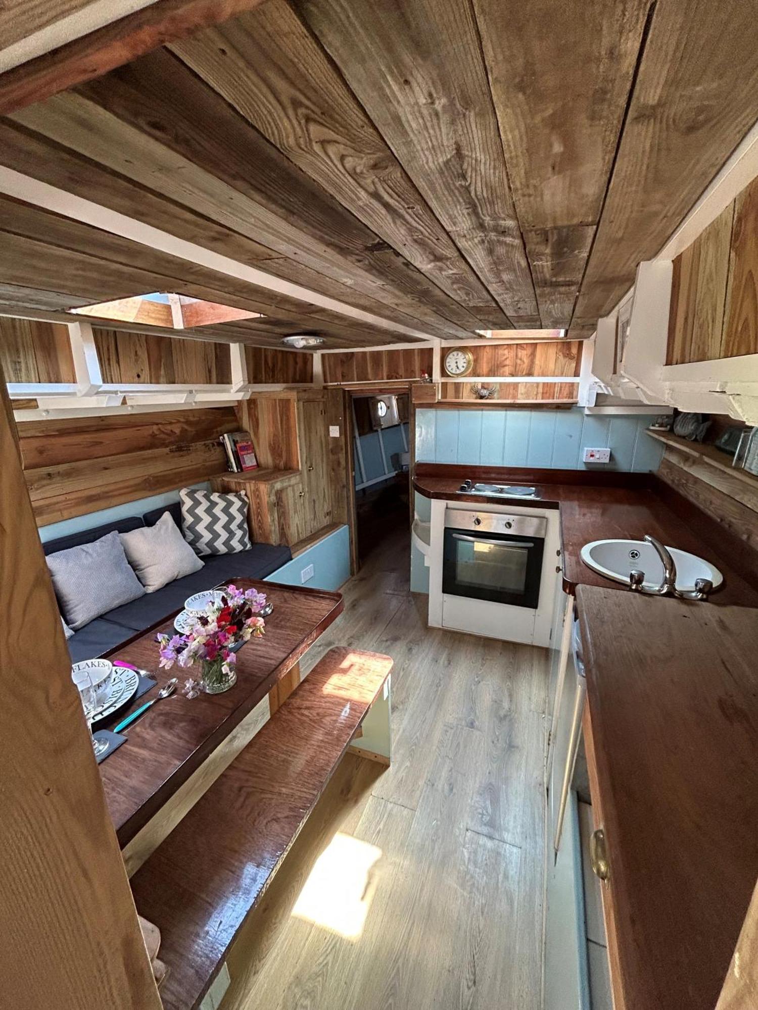 Swallowfield Glamping-Unsinkable Yeovil Exteriör bild